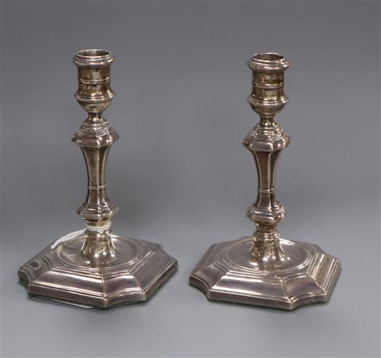 A pair of late Victorian silver tapersticks, Hawksworth, Eyre & Co, Sheffield, 1895, 10.6cm.